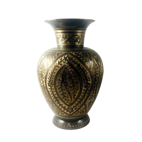 11" Vintage Brass Vase – Hand-Etched Floral Design – Made in India – Black & Gol - Picture 3 of 11